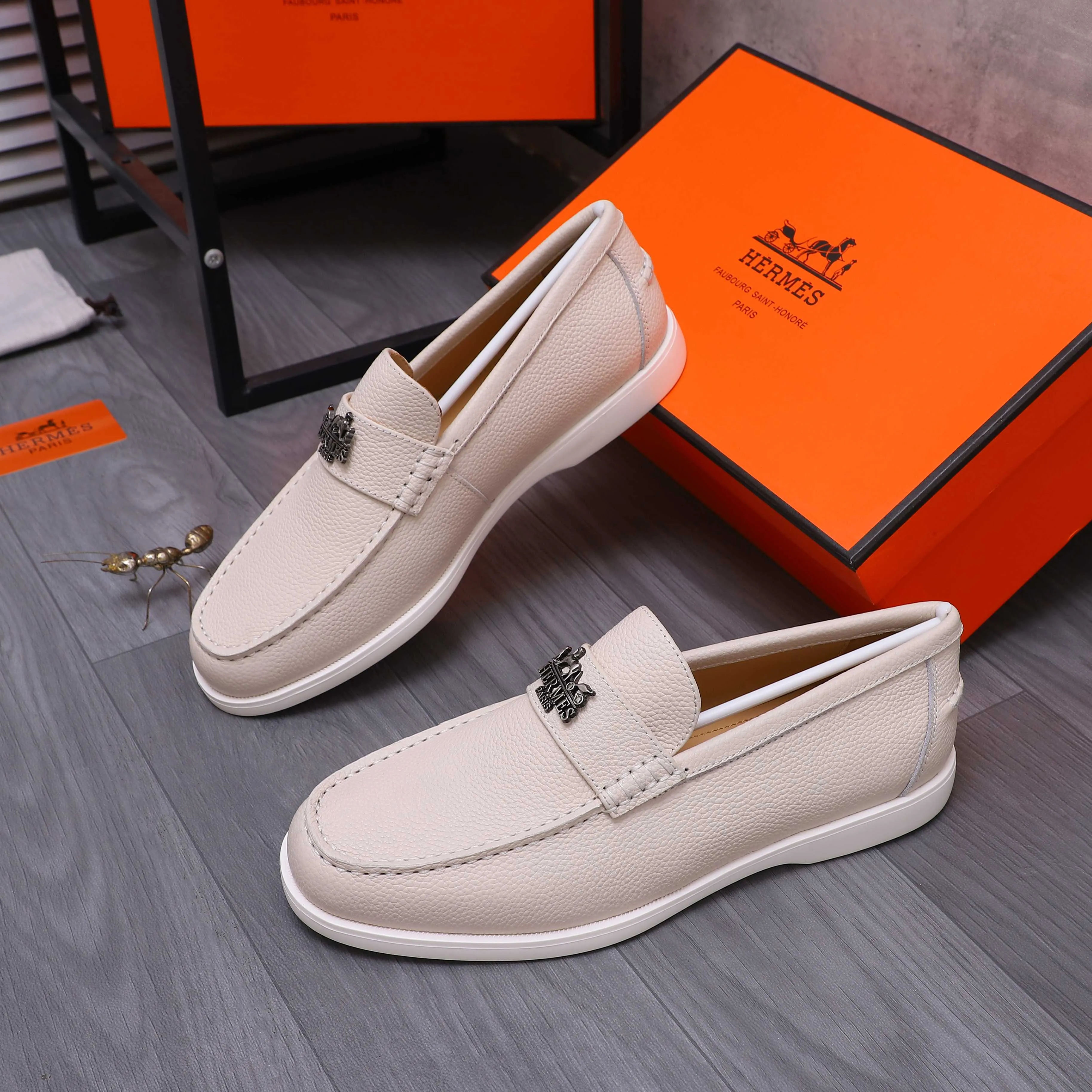 Men's shoes 💰p560 Product trademark: HERMES "Hermes" casual slip-on men's shoes. Regular size: 38-46 (45.46 is custom-made and non-returnable) Product materials: Selected pebbled cowhide upper, cowhide lining, original foam rubber ultra-light sole
